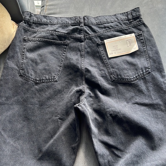 Ripped Mom Curve Jeans - Picture 3 of 5